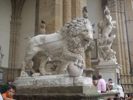 Loggia della Signoria Leone di destra