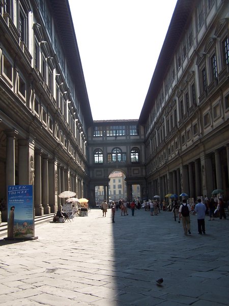 The narrow courtyard showing view toward the Arno Rive